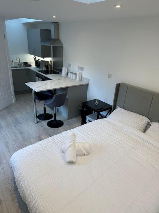 Whitsun Studio - Brand New Listing! Bristol Buitenkant foto