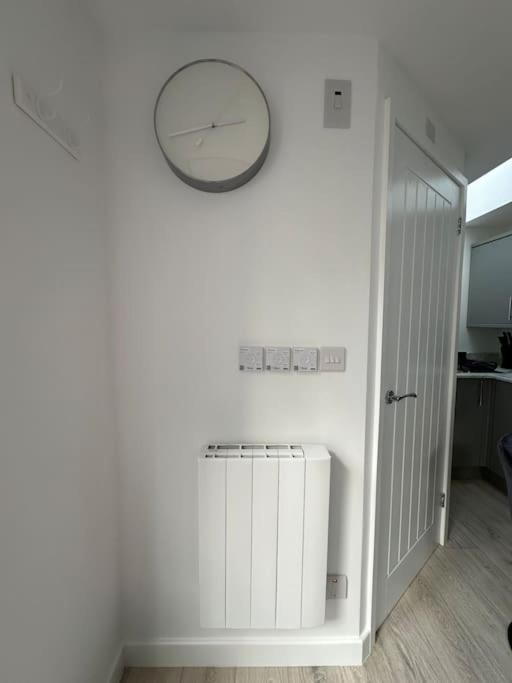 Whitsun Studio - Brand New Listing! Bristol Buitenkant foto