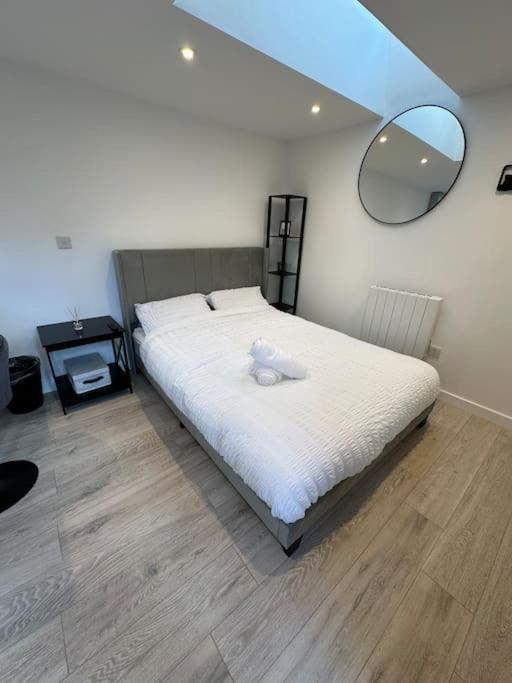 Whitsun Studio - Brand New Listing! Bristol Buitenkant foto